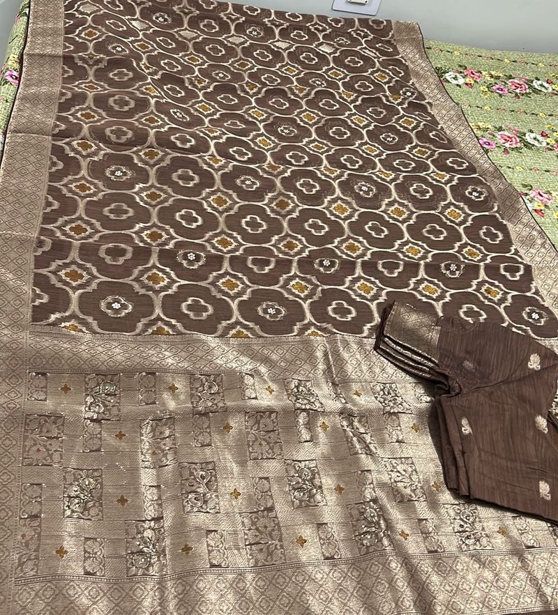 New-🪩Elegant Brown Saree with Blouse