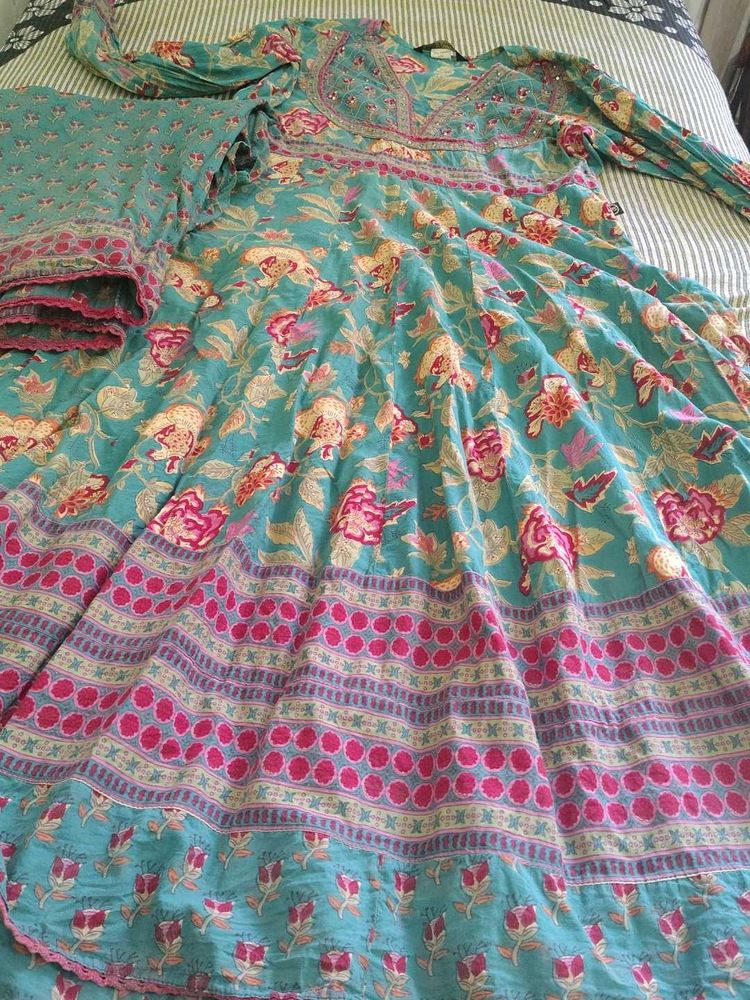 Beautiful Teal Kurta Set with Floral Print