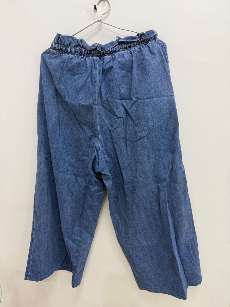 woman elastic jeans