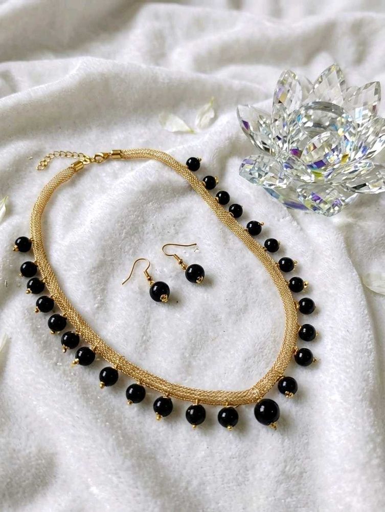 Elegant Gold Necklace and Earring Set