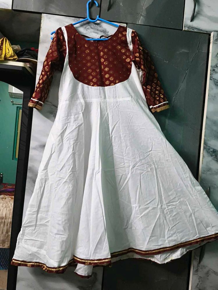 Elegant Maroon &amp; White Ethnic Gown