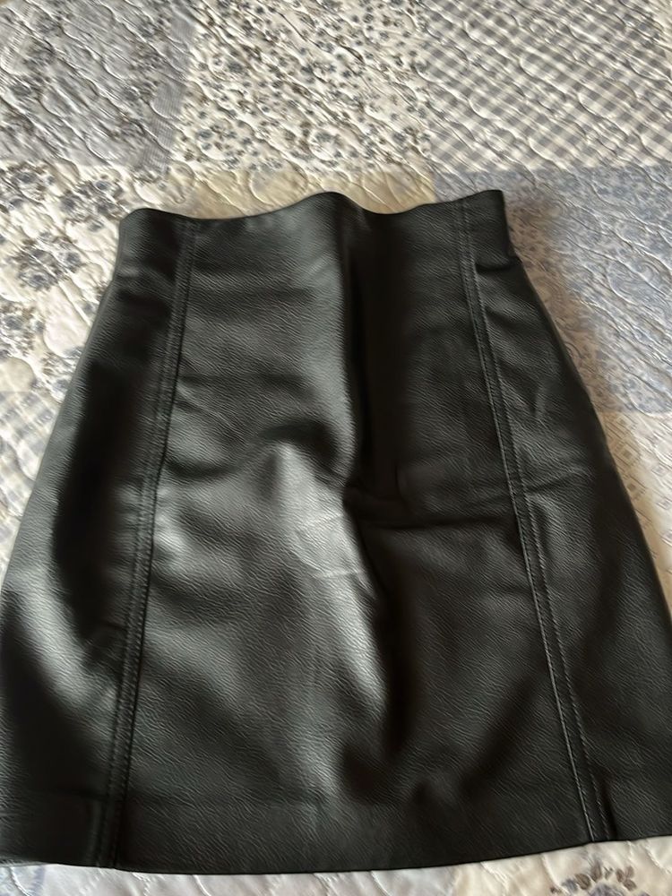 Black Faux Leather Skirt( size Eur 34 Uk 6)
