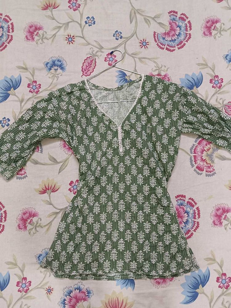 Green Printed V-Neck Kurta