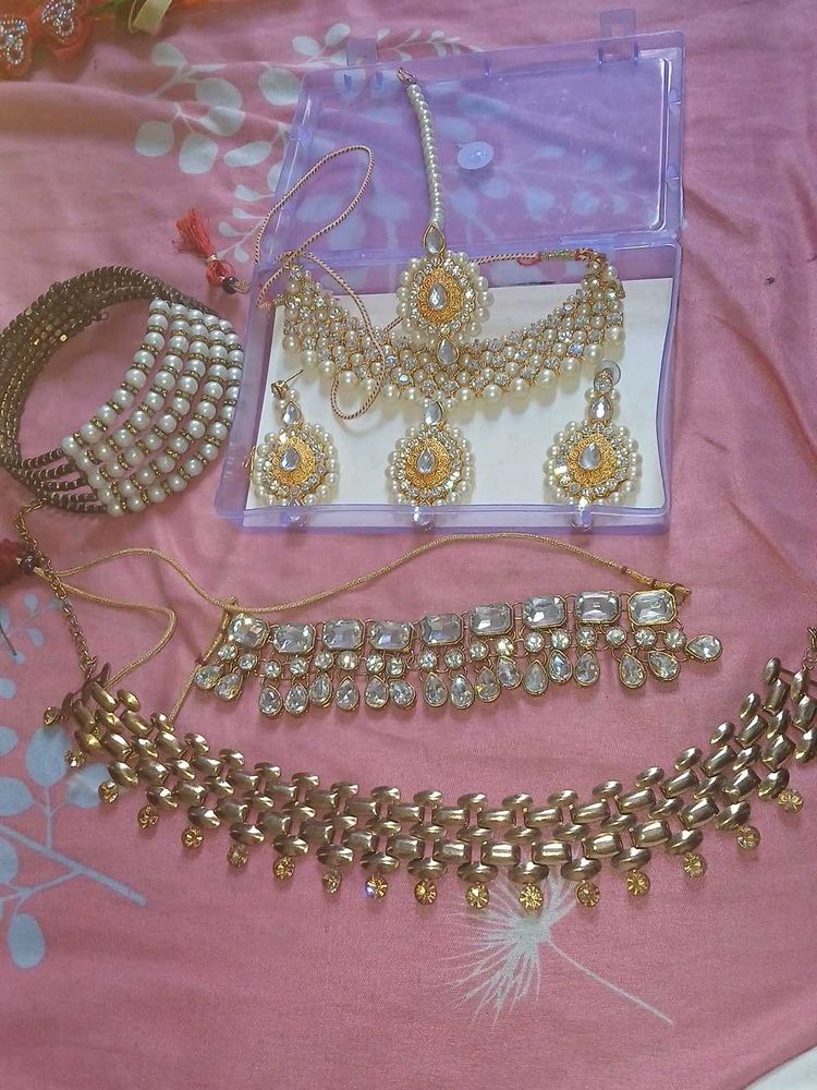 Stunning Jewellery Set of 4