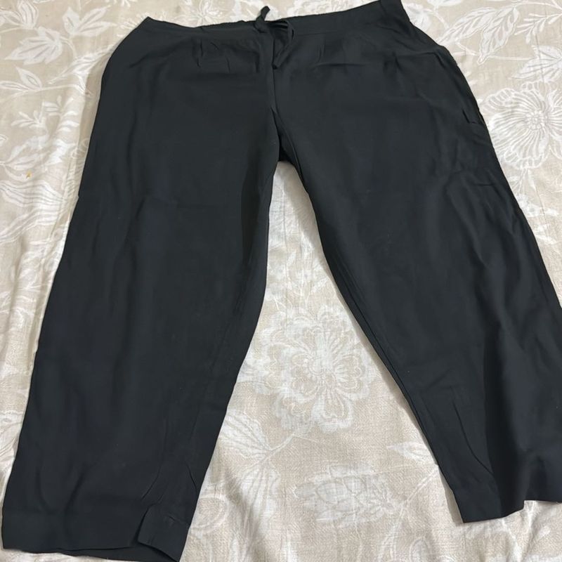 Comfortable Black Cropped Pants