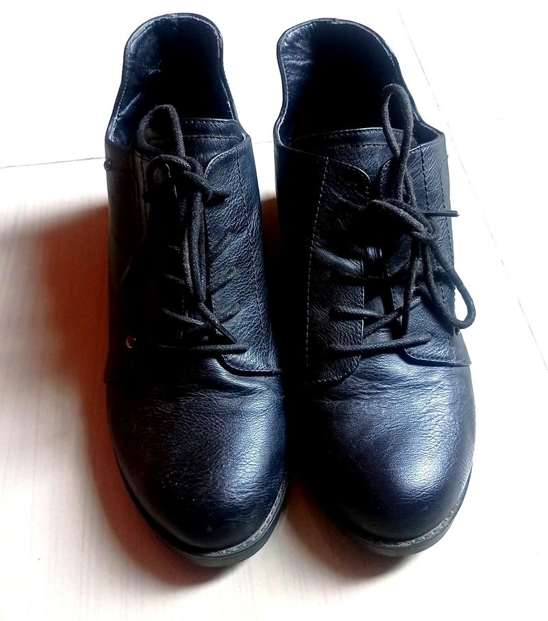 TRENDING WOMAN BOOTS