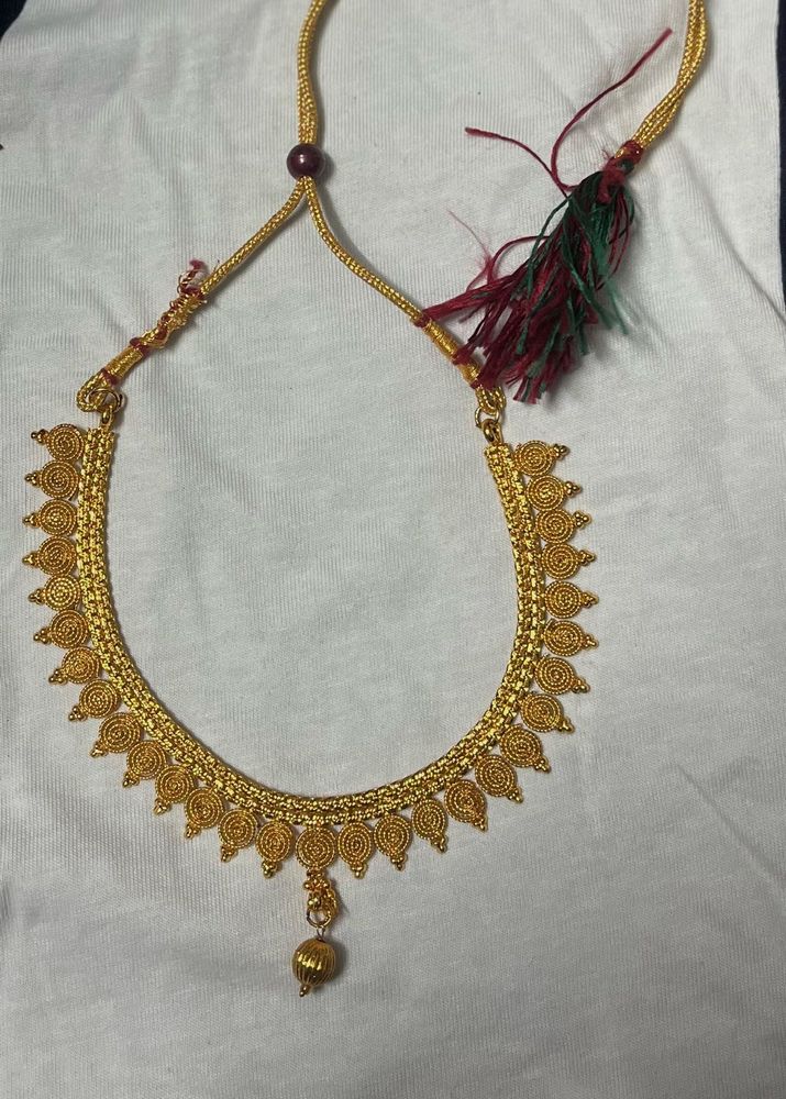 Elegant Gold Tone Necklace