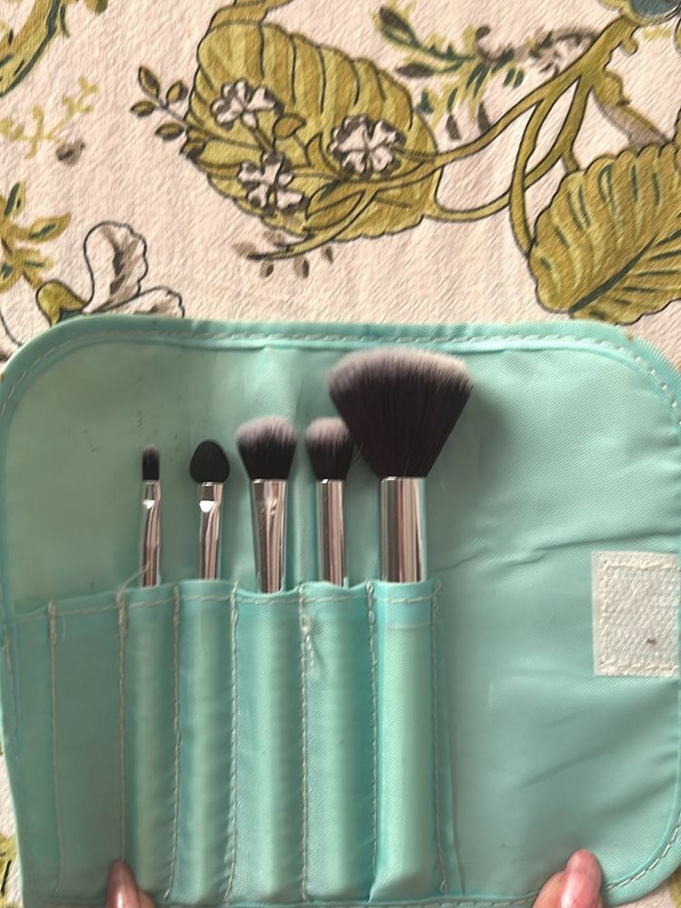 MINISO Makeup Brush Set with Pouch