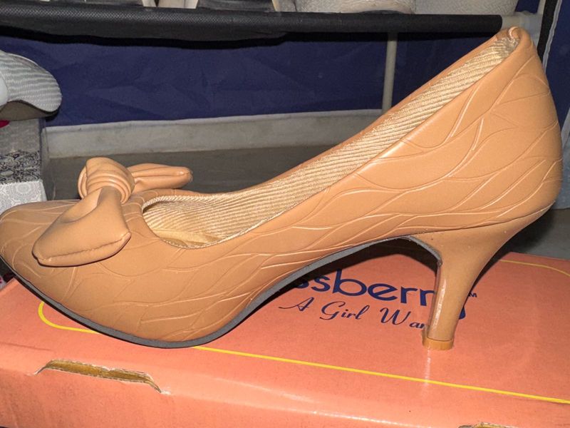 Cute Bow Detail Kitten Heels