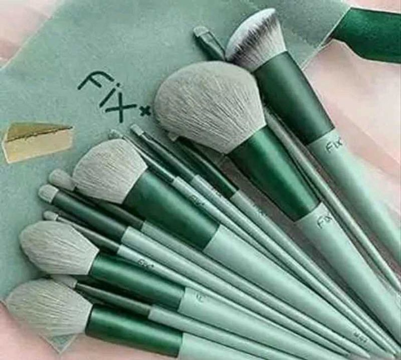 Fix Makeup Brush Set with Pouch