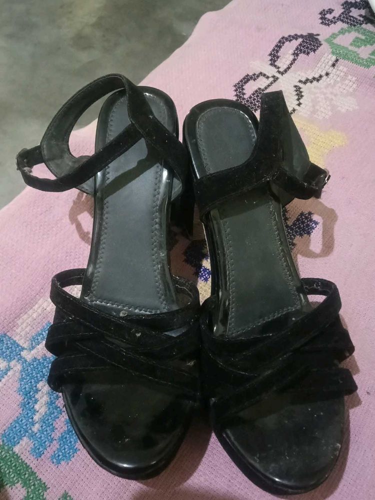 High heels sandal