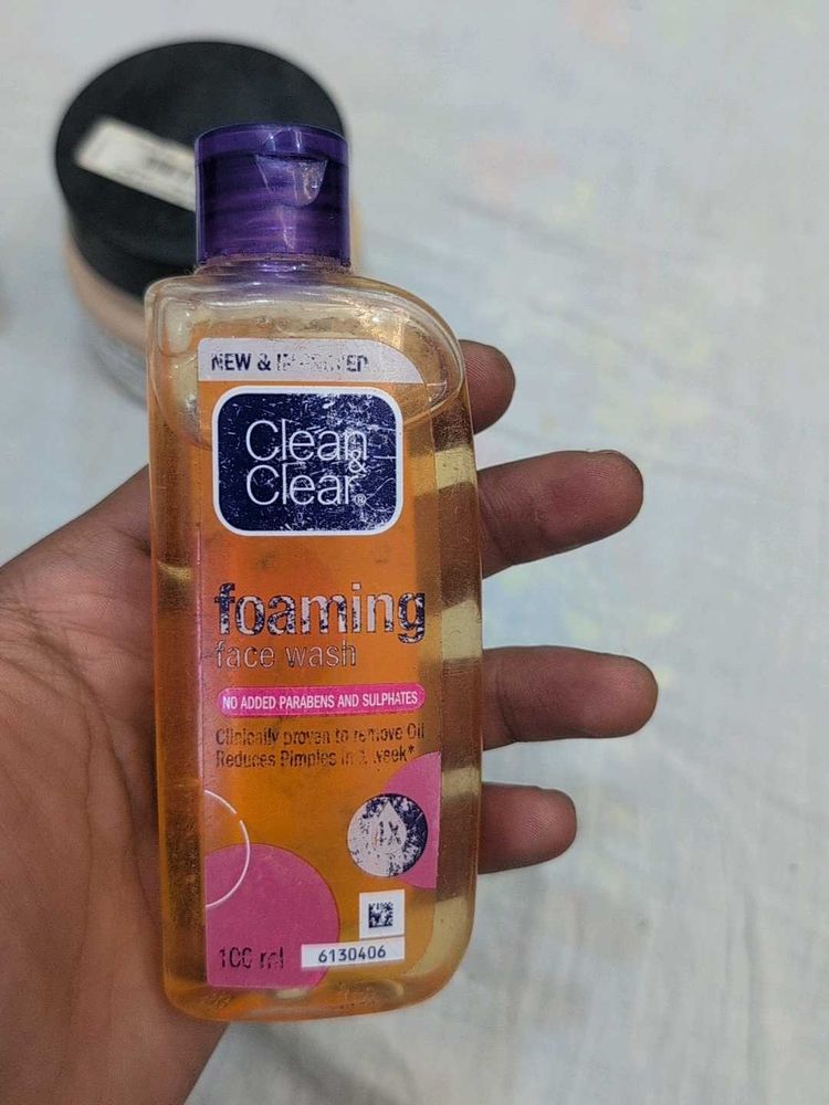 Clean &amp; Clear Foaming Face Wash