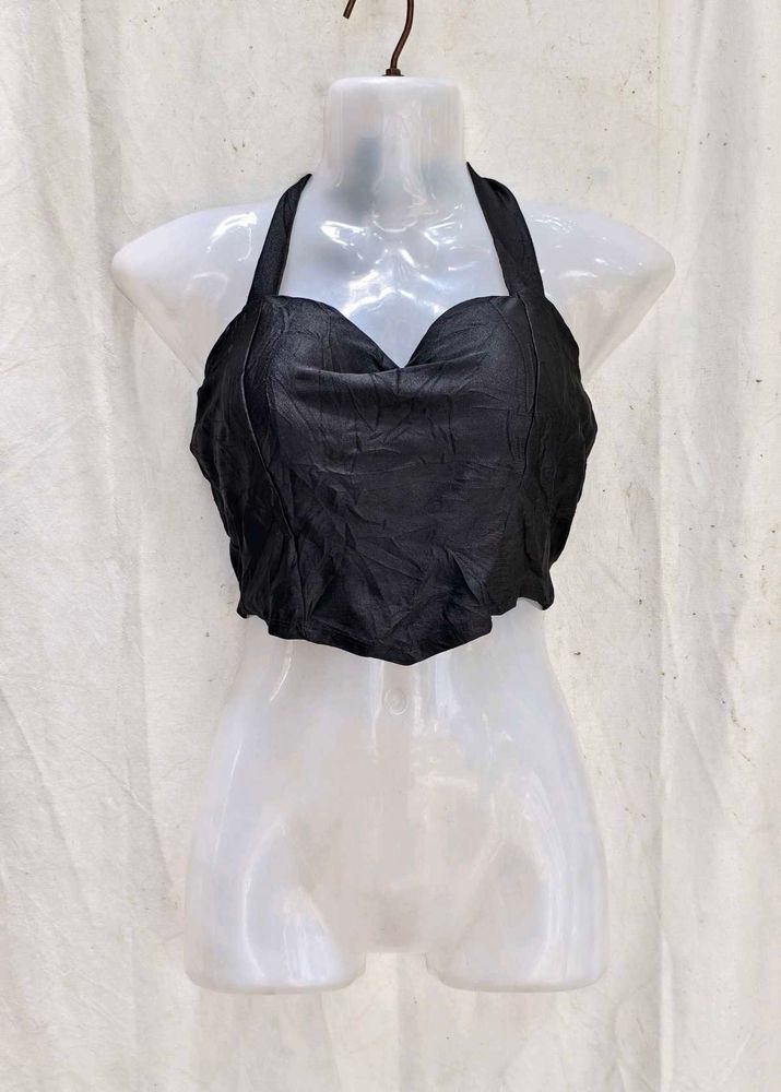 I. Chic Black Halter Neck Crop Top