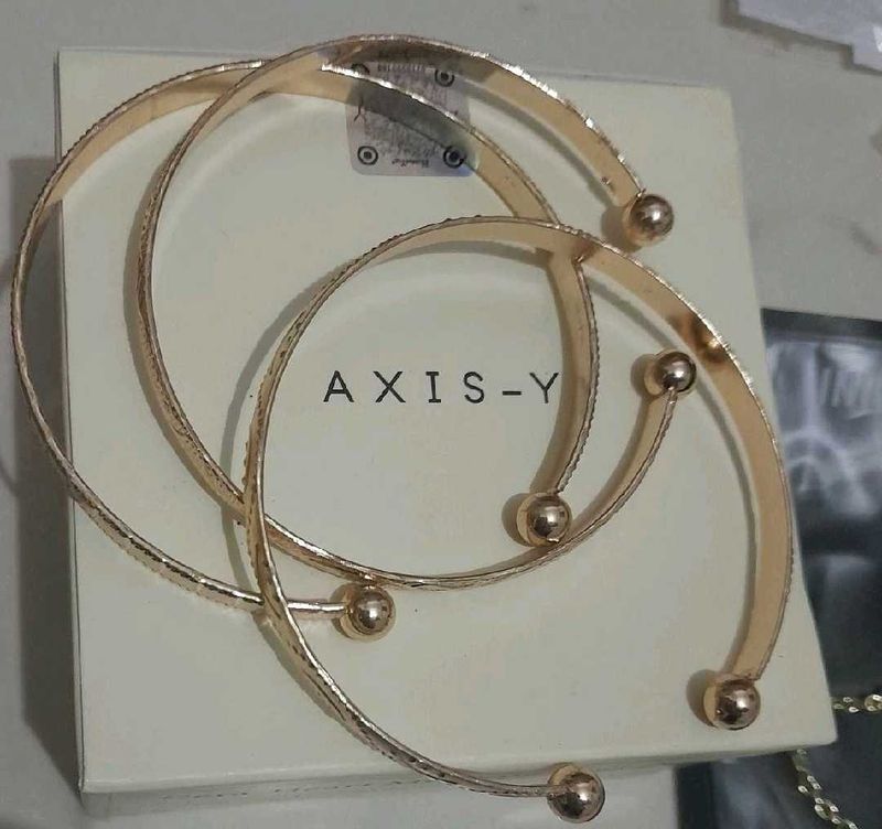 Set of 3 Elegant Gold Bangles