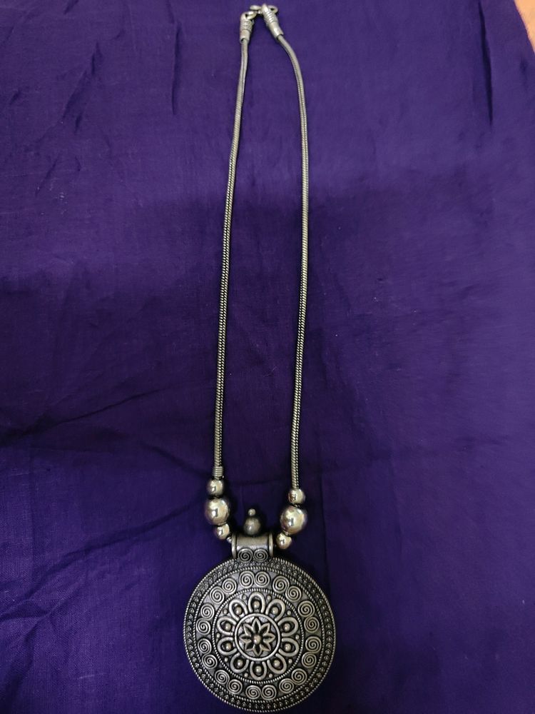 New Metallic Long Chain With Beautiful Locket