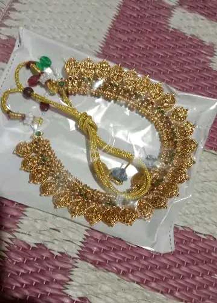 Elegant Gold-Toned Necklace Set