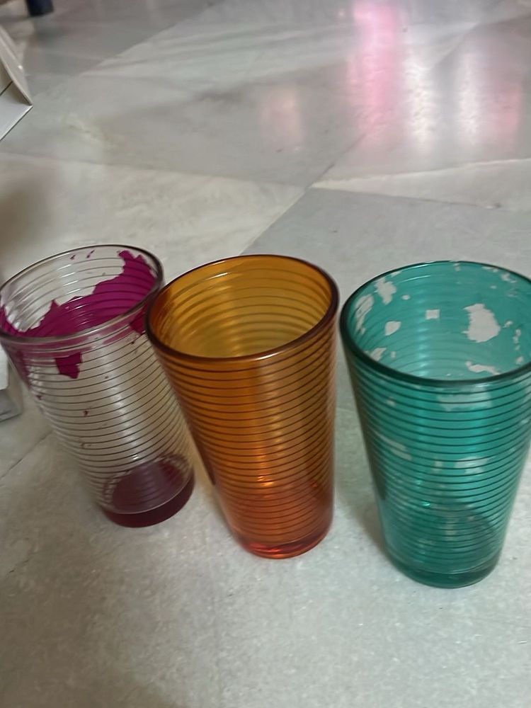 Set of 3 colorful drinking glasses