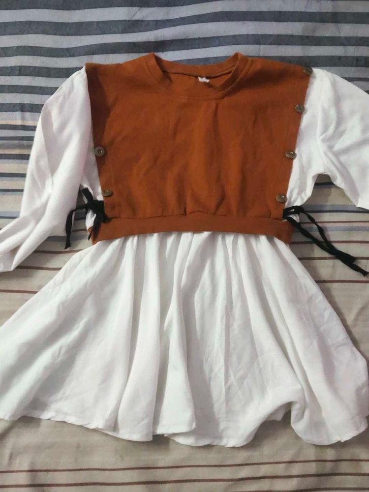 Chic Contrast Top with Button Accents
