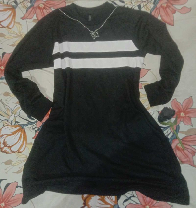 Chic black and white striped long sleeve top