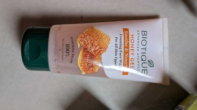 Biotique Honey Gel Foaming Face Wash