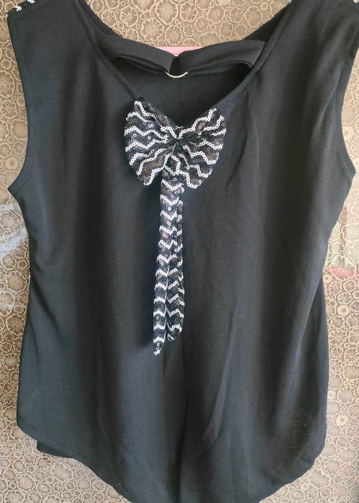 Kids 6-8 years NEW Top with Sequined Bow