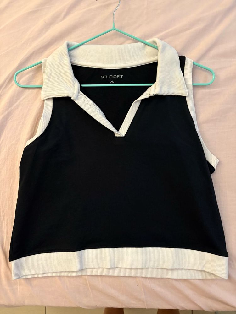 Sleeveless Collared Crop Top