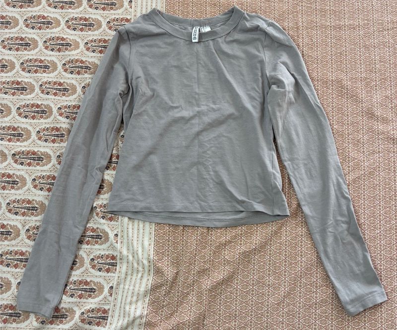 H&amp;M Light Grey Fitted Top