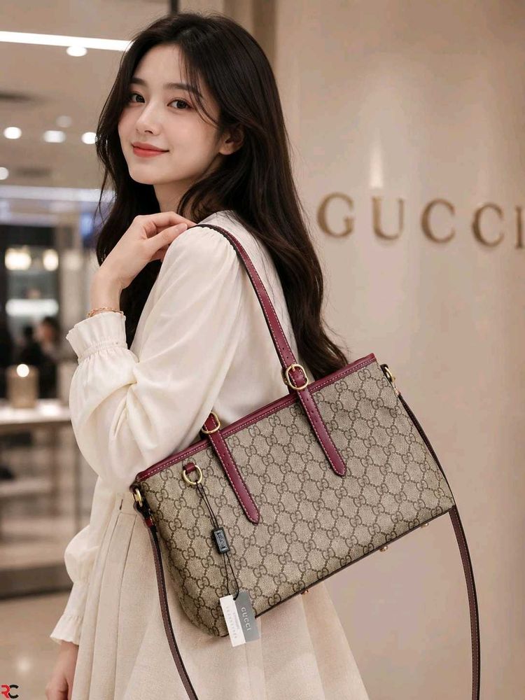 GUCCI GG EMBLEM MEDIUM CANVAS TOTE BAG*