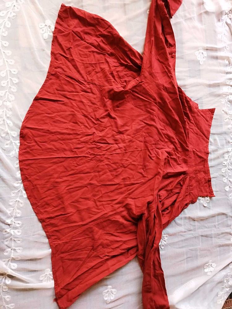 Stylish maroon collared formal shirt