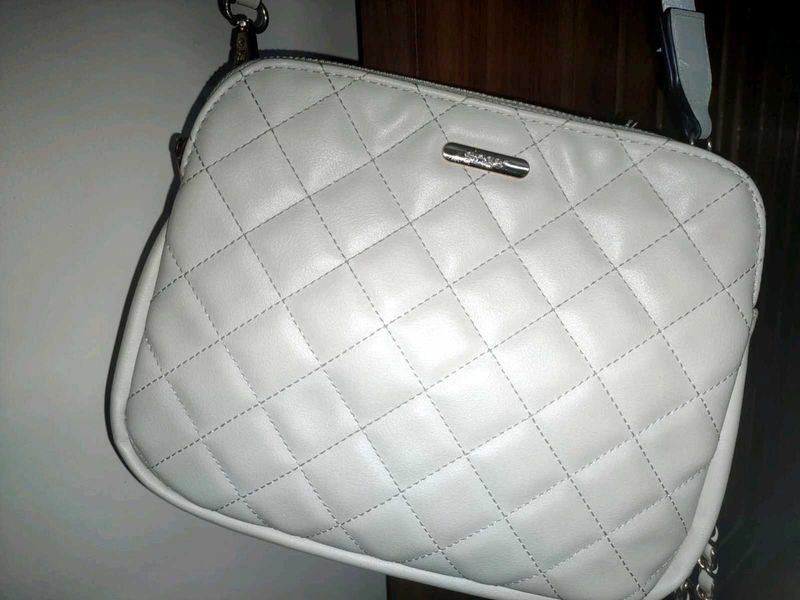 Lifestyle White Crossbody Sling Bag 🤍