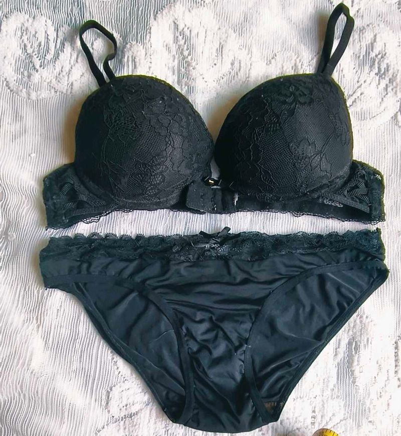 Lace Bra and Panty Set
