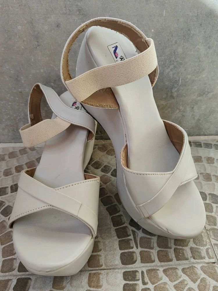 Creamy Platform Sandals