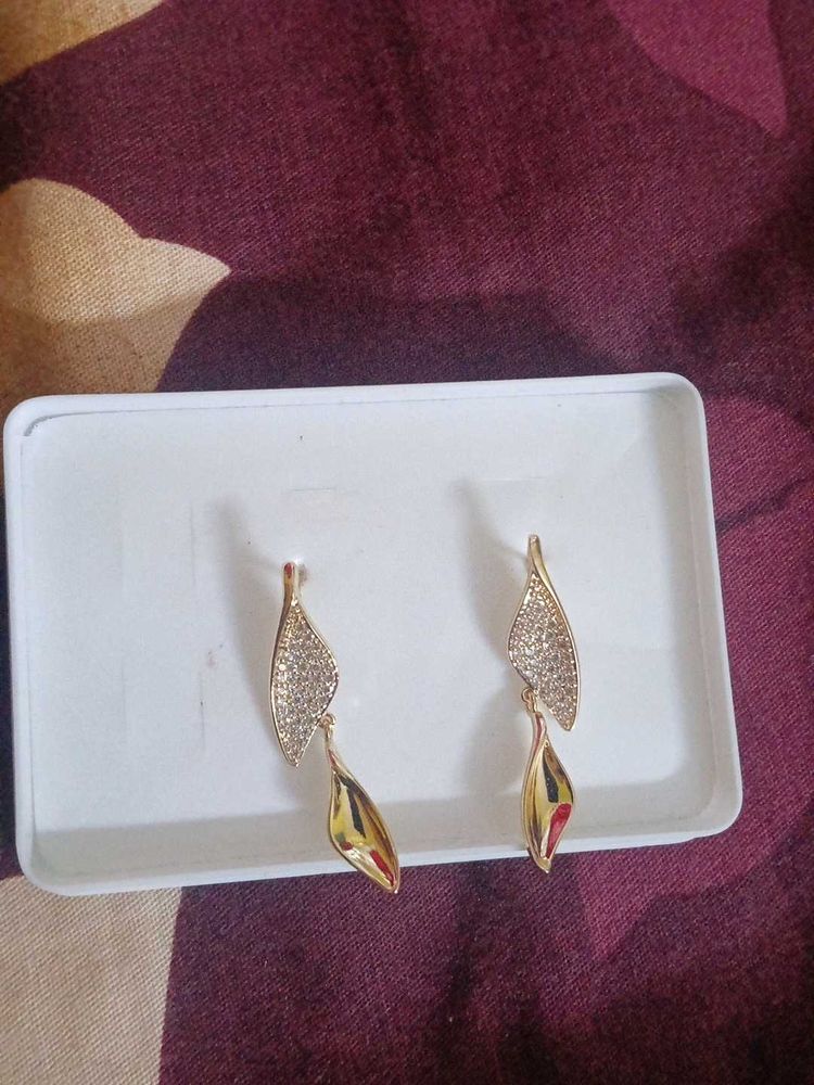Elegant Leaf Drop Earrings