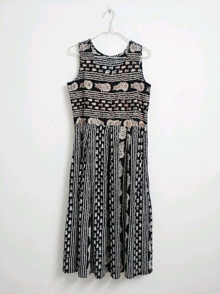 Black &amp; White Print Sleeveless Dress