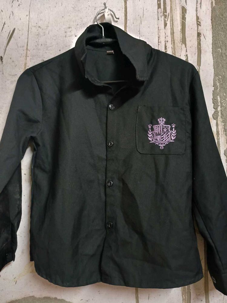 black shirt