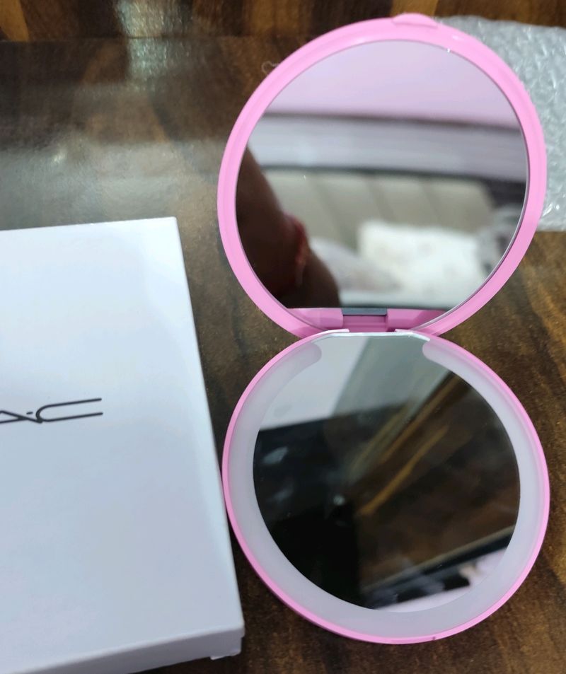 Mac Compact Led Mirror With Charging Cable
