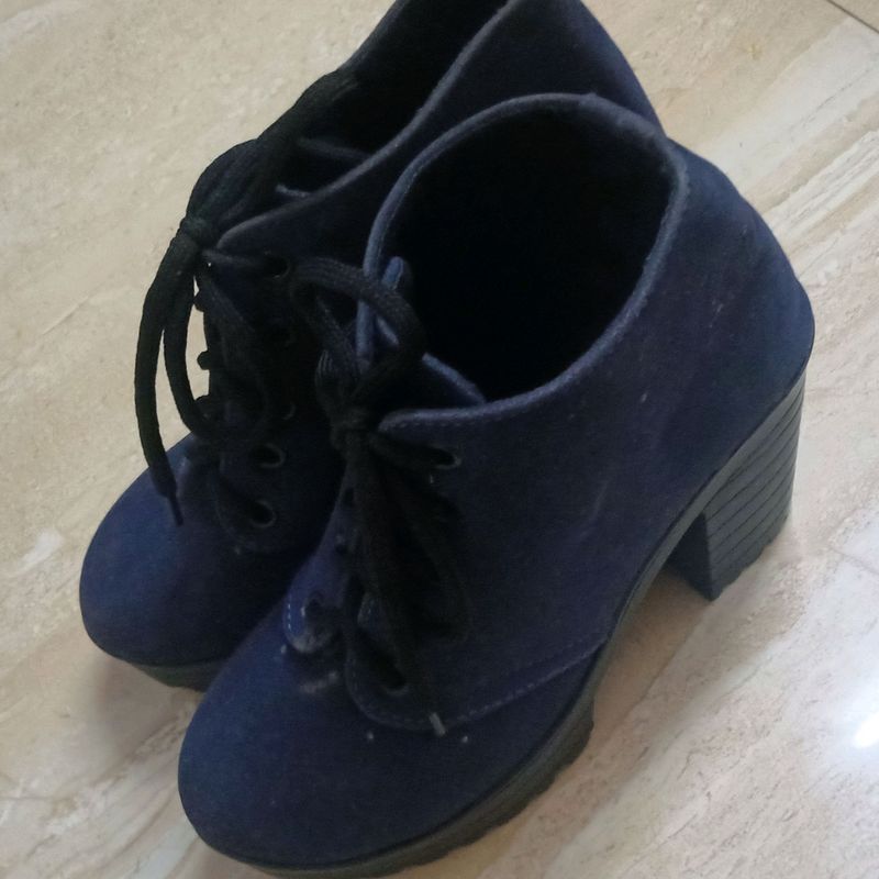Brand new boots for girls in Navy Blue