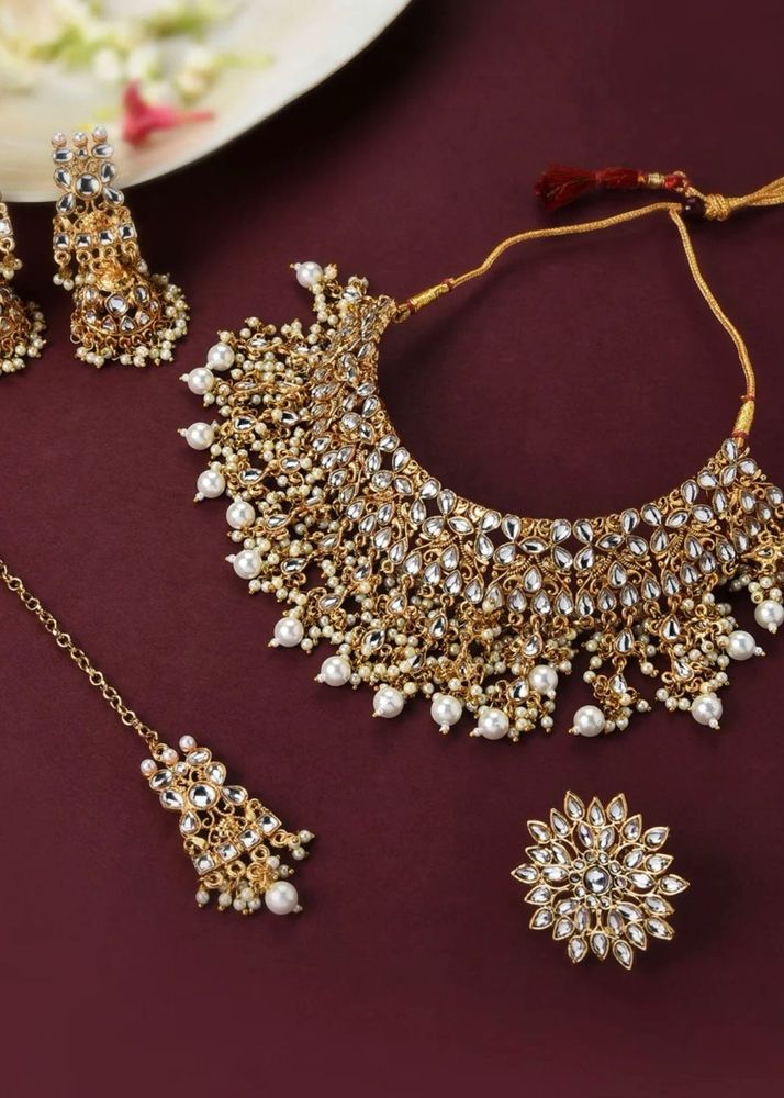 Elegant Kundan Jewellery Set