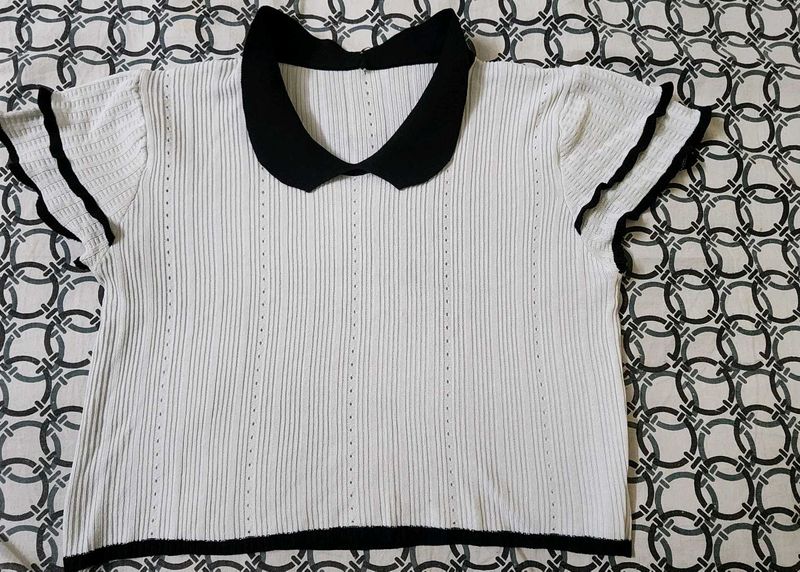 Chic White Ribbed Knit Top