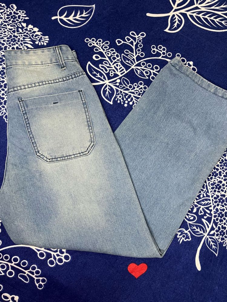 Urbanic Light Wash Relaxed Fit Jeans