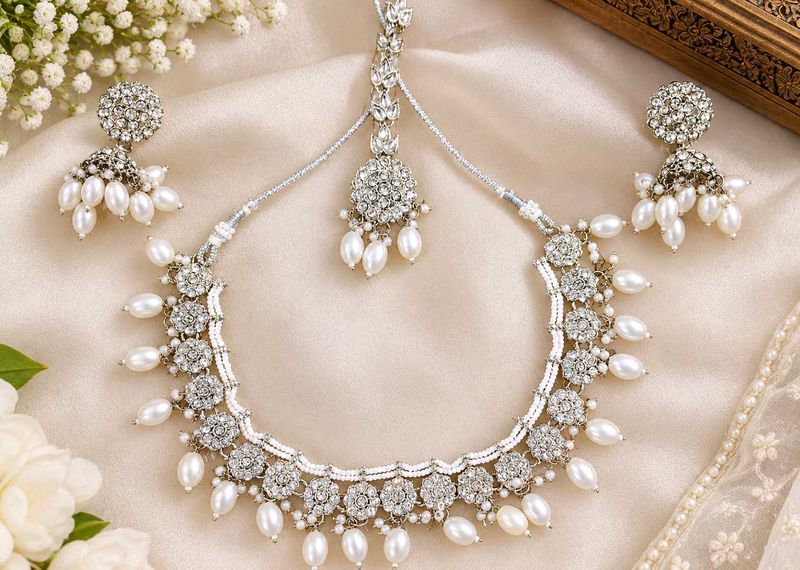 Exquisite Pearl &amp; Crystal Jewellery Set