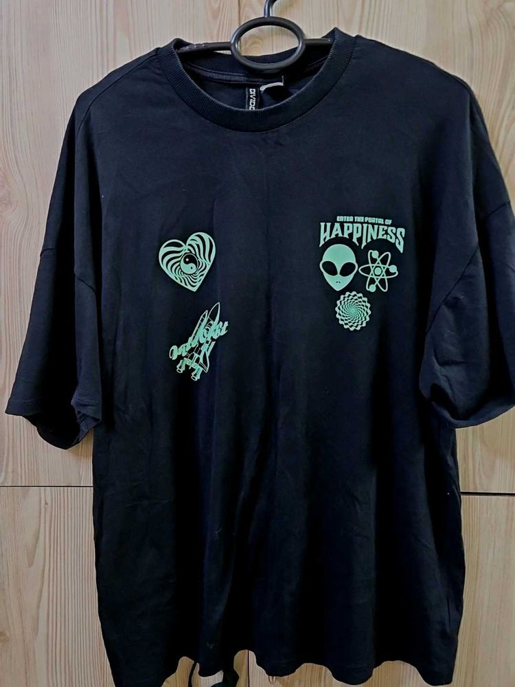 H&amp;M Divided Ocersized Graphic Print Black T-Shirt