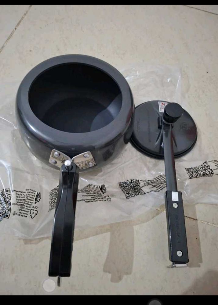 Bajaj Majesty Pressure Cooker