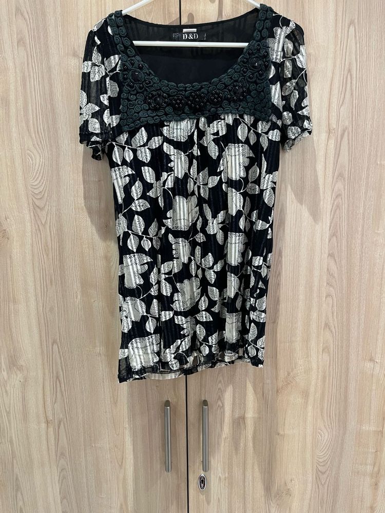 Elegant Black &amp; White Floral Top