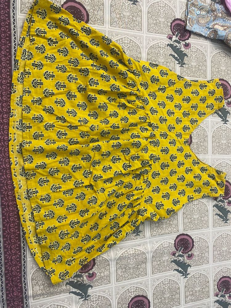 combo of 2Yellow &amp; off white tops
