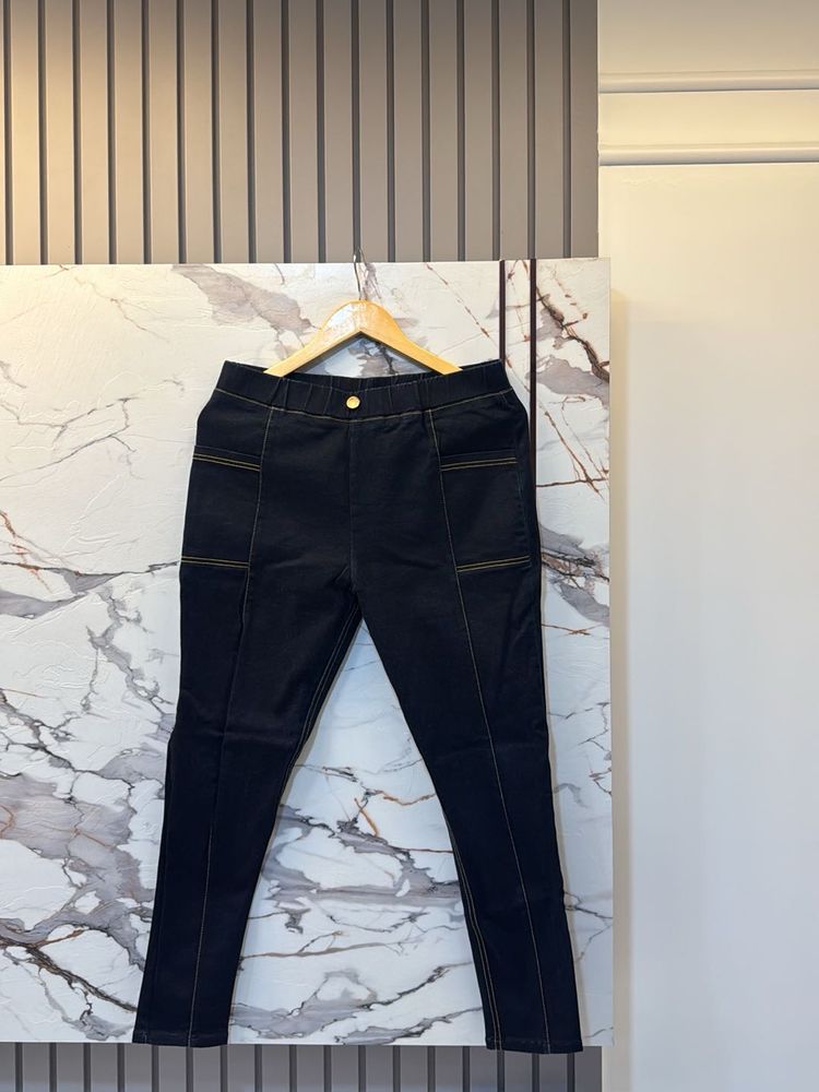 Dark Wash Jeans with Contrast Stitching