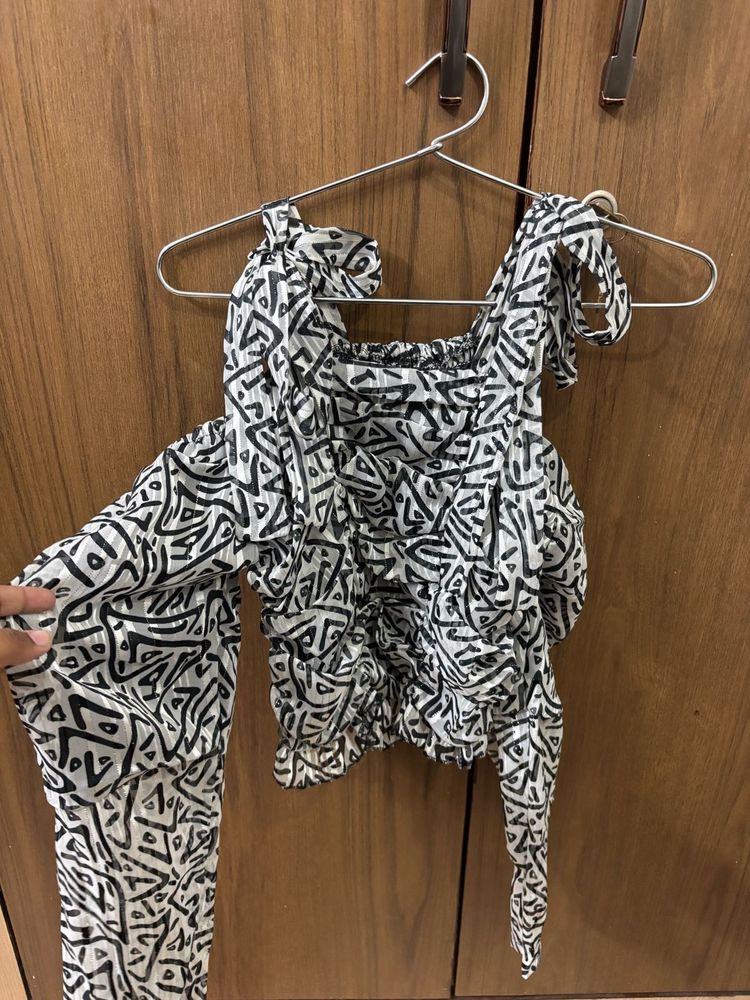 Stylish Cold Shoulder Tie-Up Top