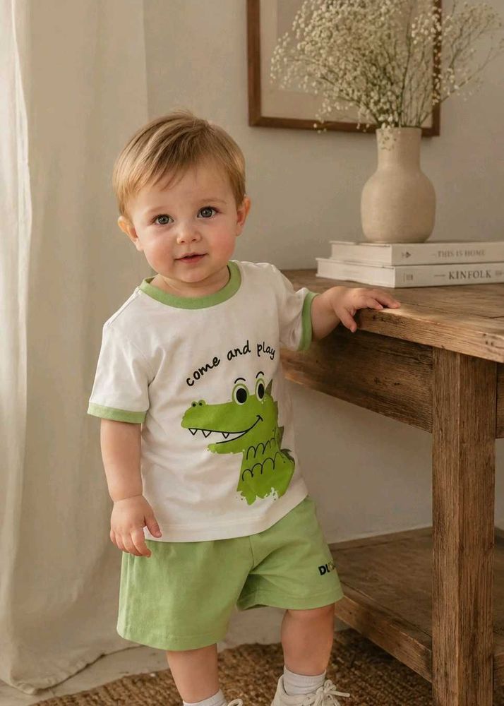 Cute Crocodile T-shirt &amp; Shorts Set