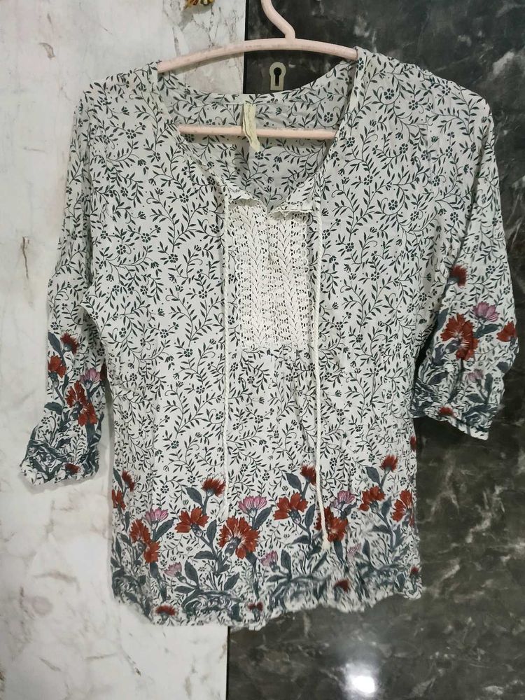 Boho Floral Print Lace-Up Blouse
