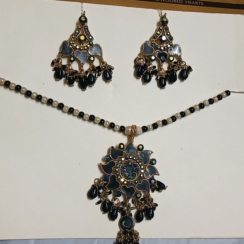 pendent set